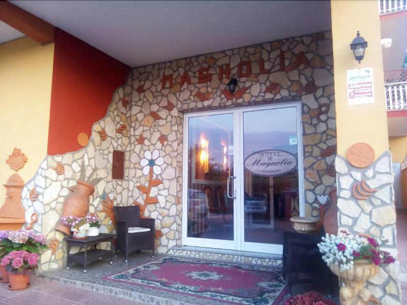 Magnolia Hotel Валмонтоне Екстериор снимка